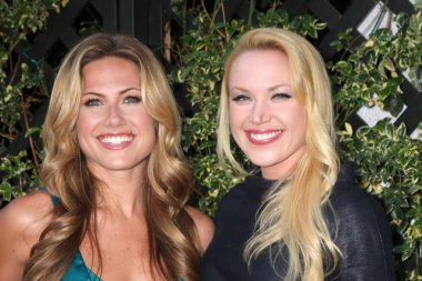 Vail Bloom ve Adrienne Frantz