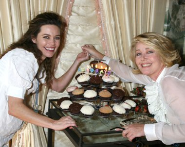 Melody thomas scott & amelia heinle ve thad luckinbill