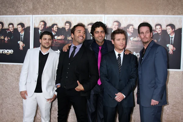 Entourage の男性 （フェラーラ、ピヴェン、グルニエ、コノリー、ディロン) — ストック写真