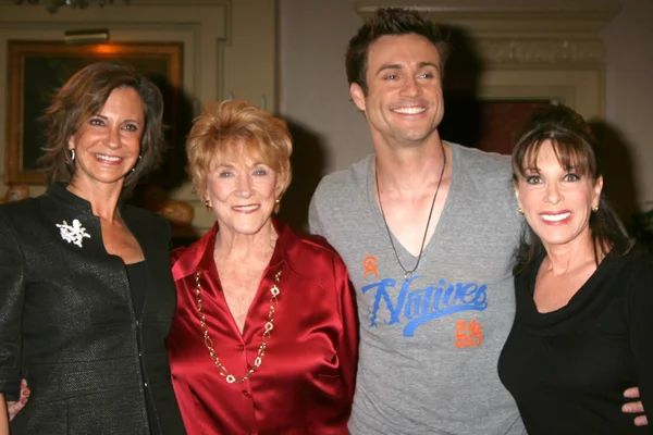 Jess Walton, Jeanne Cooper, Daniel Goddard, and Kate Linder — Stock Photo, Image