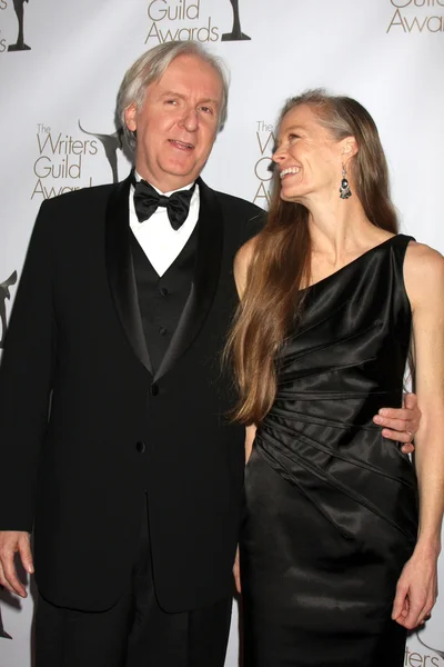 James Cameron y Suzy Amis —  Fotos de Stock