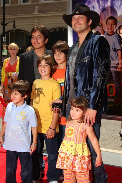 Robert Rodriguez & familie — Stockfoto