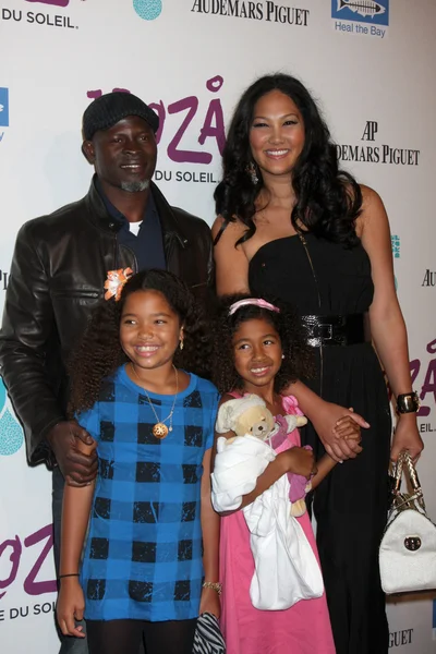 Djimon Hounsou & Kimora Lee Simmons & haar dochters — Stockfoto