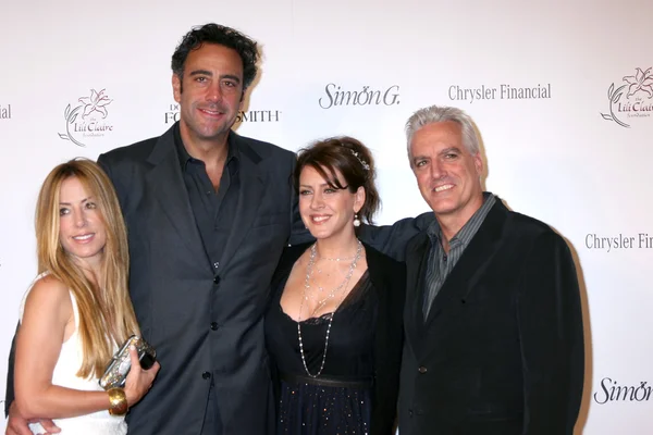 Brad garrett & hittills, med joely fisher & christopher stofil — Stockfoto