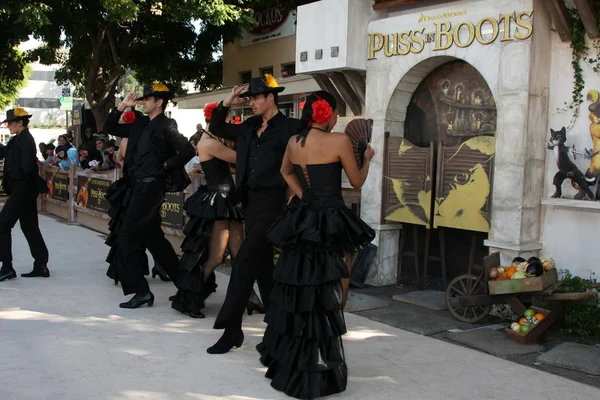 Dancers at the "Puss In Boots" Los Angeles Premiere — Stock Photo, Image