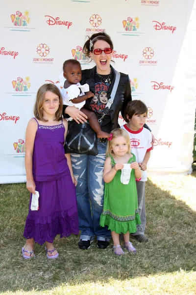 Joely Fisher & Seus filhos, sobrinho Holden — Fotografia de Stock