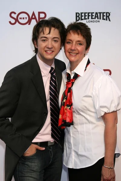 Bradford Anderson and mom — Stock Photo, Image