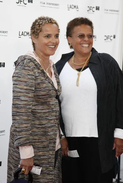 Shari belafonte och hennes syster — Stockfoto