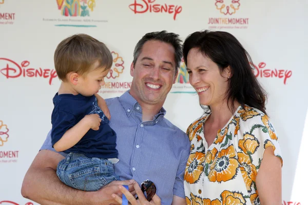 Annabeth Gish & make och son — Stockfoto