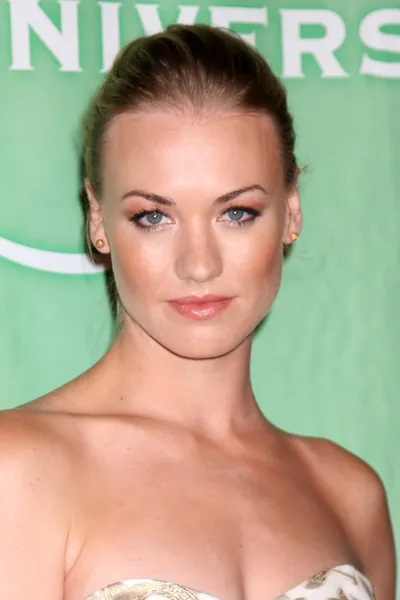 伊冯娜 strahovski — 图库照片