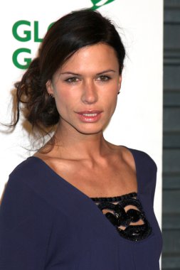 Rhona mitra