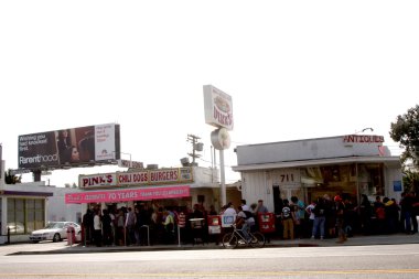 Pink'in sosisli sandviç