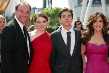 David deluise, jennifer taş, jake t. austin, maria Kanallar-barr