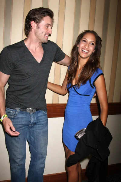 Daniel Goddard & Christel Khalil – stockfoto