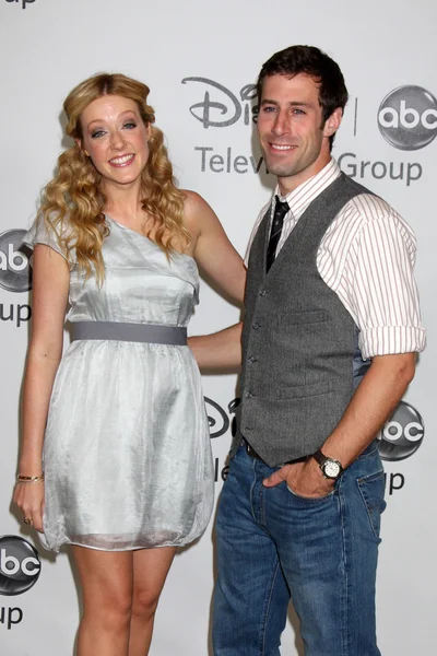 Jennifer Finnigan et Josh Cooke — Photo