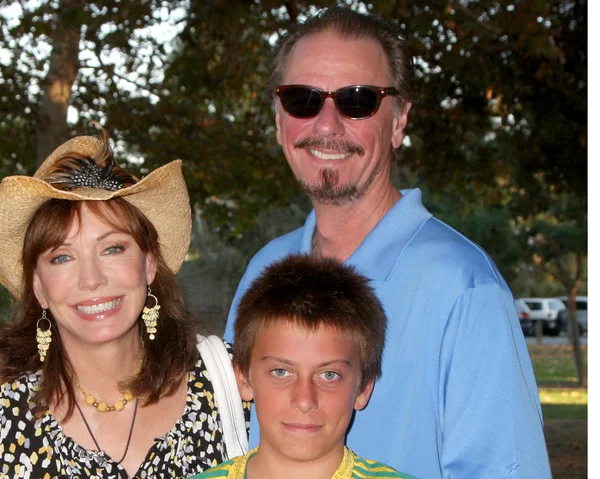 Lesley-Anne Down, Don FauntLeRoy, son George FauntLeRoy — Stock Photo, Image