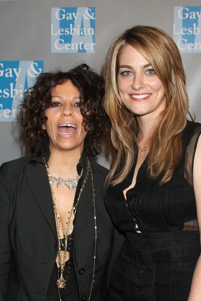 Linda Perry & girlfriend Clementine Ford — Stock Photo, Image