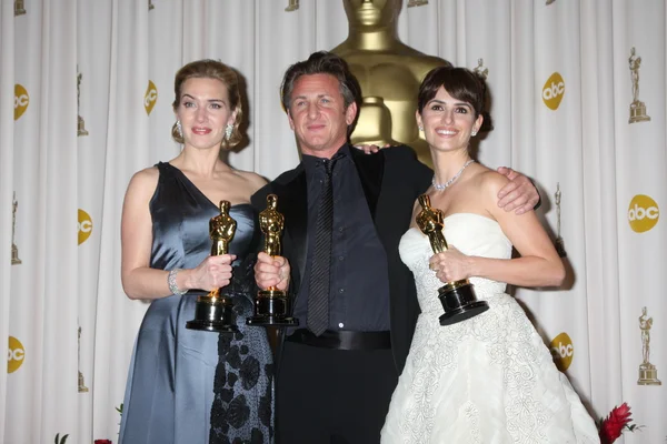 Kate Winslet, Sean Penn, and Penelope Cruz — Stock Photo, Image