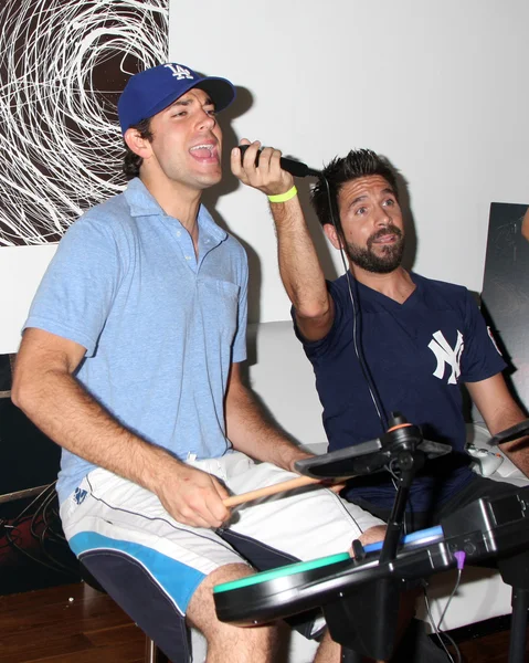 Zachary Levi & Joshua Gomez — Stock Photo, Image