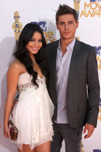 Vanessa Hudgens & Zac Efron — Photo