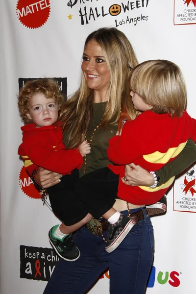 Brooke Mueller, sons Bob and Max — Stock Photo, Image