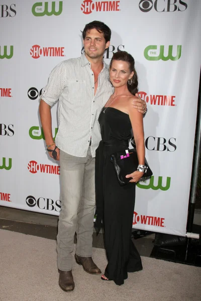 Kristoffer Polaha, Julianne Morris — Photo