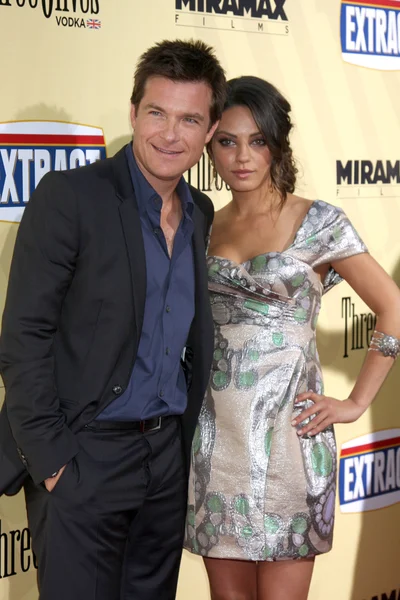 Jason Bateman & 밀라 쿠니스 — 스톡 사진