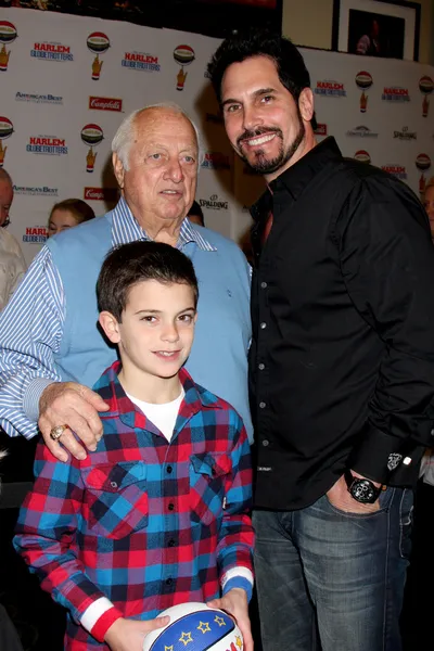 Tommy lasorda mit don diamont & son — Stockfoto