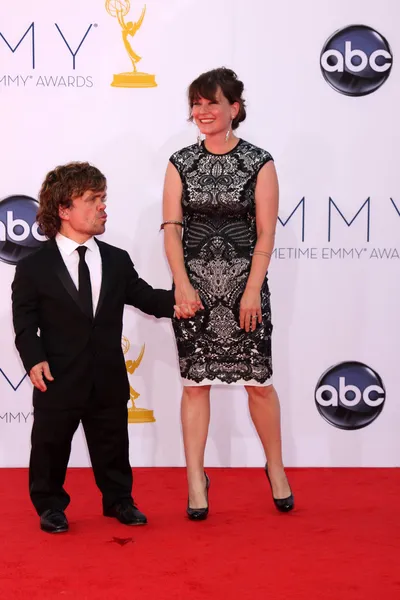 Peter Dinklage and Erica Schmidt — Stock Photo, Image