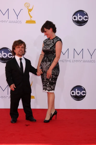 Peter Dinklage and Erica Schmidt — Stock Photo, Image