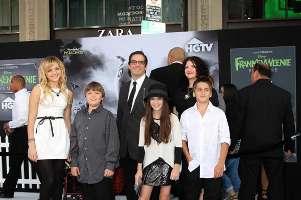 Peyton List and Cast Members — Stock Photo, Image