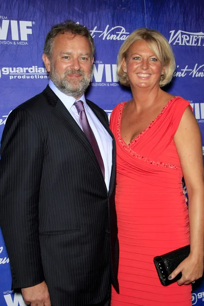 Hugh Bonneville and wife Lulu Evans — Stock Photo, Image