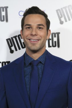 Skylar Astin
