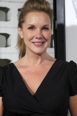 Elizabeth Perkins