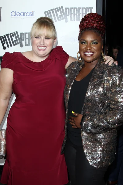 Rebel Wilson, Ester Dean — Stockfoto