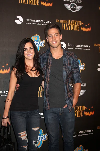 Jillian Murray, Dean Geyer — Stockfoto