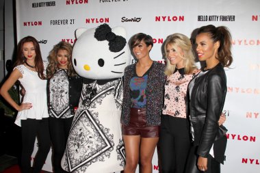 şarkıcılar una healy, vanessa beyaz, frankie sandford, mollie king ve rochelle wiseman