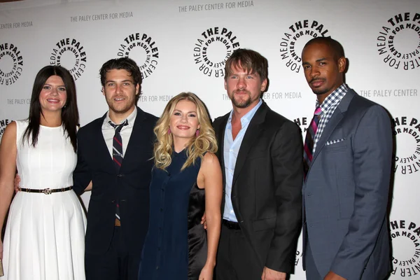 Casey Wilson, Adam Pally, Elisha Cuthbert, Zachary Knighton and Damon Wayans Jr — Stock Photo, Image