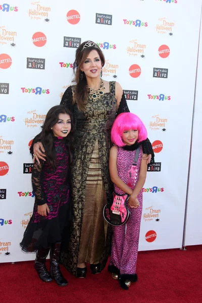 Maria Canals-Barrera with daughters Bridget Barrera and Madeleine Barrera — Stock Photo, Image