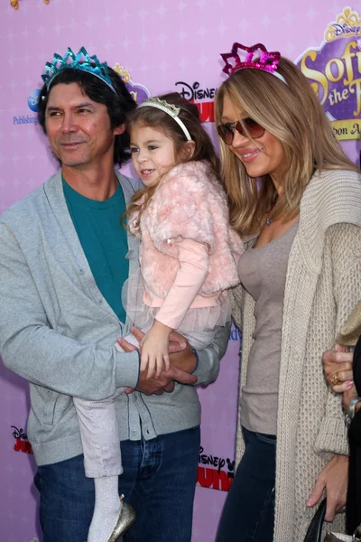 Lou Diamond Phillips, daughter Indigo Sanara Phillips and wife Yvonne Marie Boismier — Stock Photo, Image