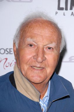 Robert Loggia