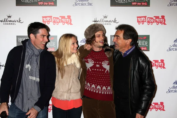 Thomas gibson, aj cook, matthew gri gubler, joe mantegna — Stok fotoğraf