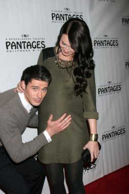 adam gregory ve eşi