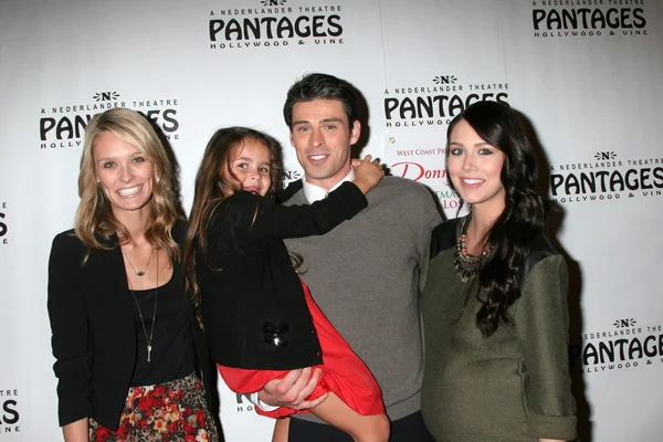 Sister, niece, Adam Gregory, and wife — Stock Photo, Image