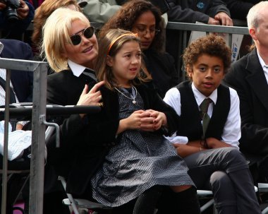deborra-lee furness ava ve oscar jackman ile