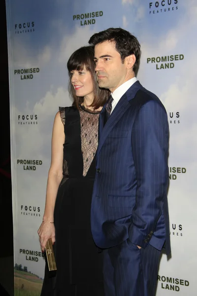 Rosemarie Dewitt, Ron Livingston — Photo