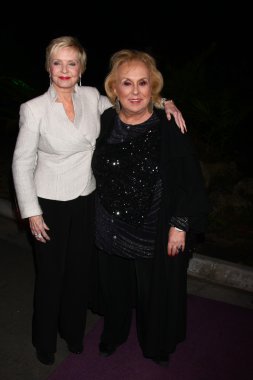 Florence Henderson, Doris Roberts