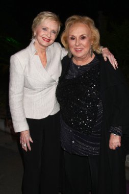 Florence Henderson, Doris Roberts