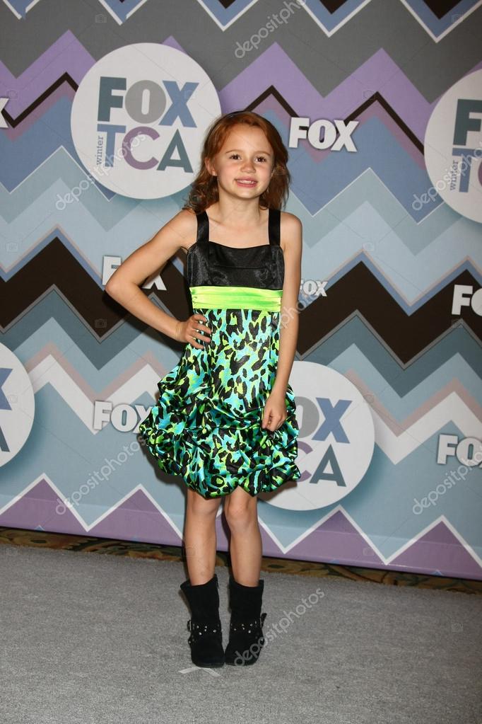 Maggie Elizabeth Jones – Stock Editorial Photo © Jean_Nelson #18534093