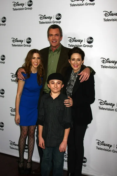 Eden szer, neil flynn, patricia heaton, atticus shaffer — Zdjęcie stockowe